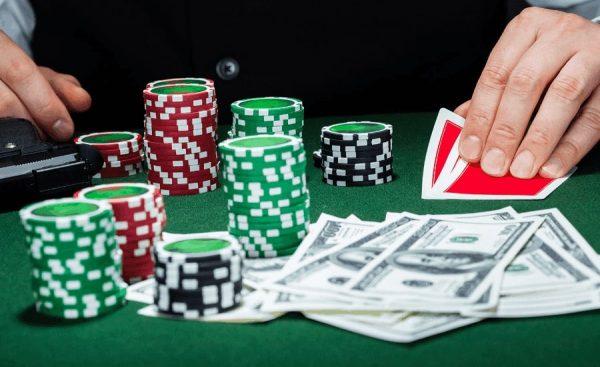 Poker đổi tiền mặt - Kinh nghiệm quý giá khi chơi poker